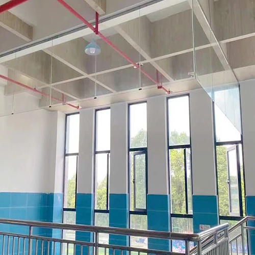 擋煙垂壁和垂簾的主要材料(圖1) 學(xué)校擋煙垂壁.jpg