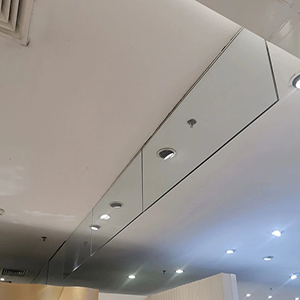 擋煙垂壁產(chǎn)品特點(圖1) 防火玻璃式擋煙垂壁.jpg